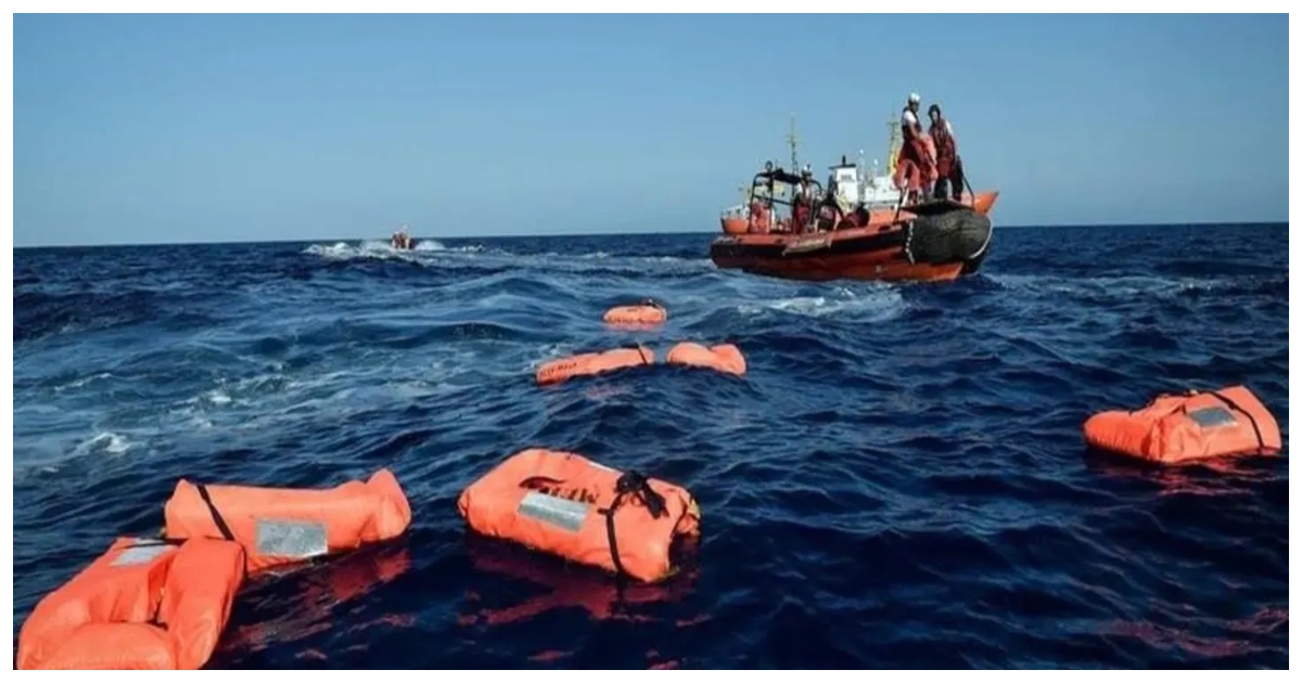 নৌকাটিতে আনুমানিক ১৫০ জন যাত্রী ছিলেন। ছবি: টিআরটি গ্লোবাল